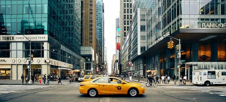 Why More Travellers Are Choosing Chauffeur-Driven Taxi Services